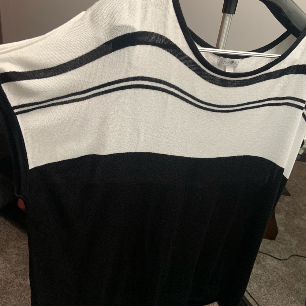 Short sleeve light weight sweater